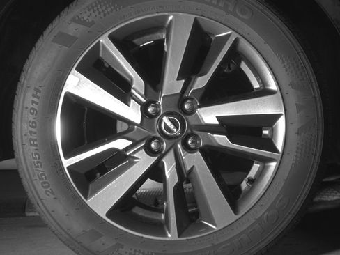 Used 2025 Nissan Versa SV FWD image 15