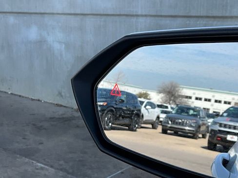 Used 2025 Hyundai Elantra Limited image 21