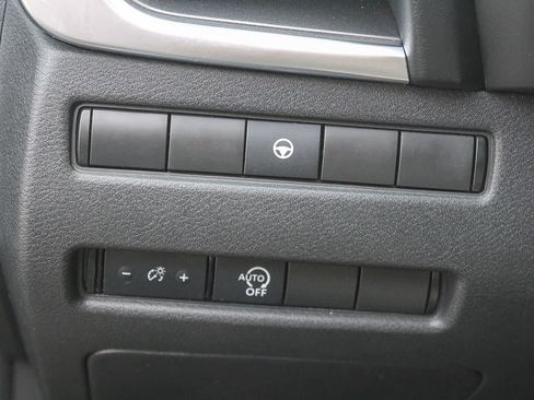 Used 2023 Nissan Rogue SV FWD image 28