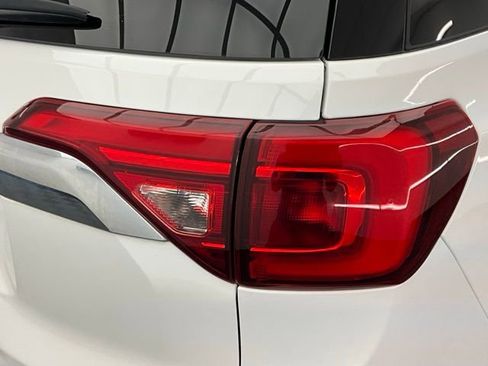 Used 2018 GMC Acadia SLE image 12