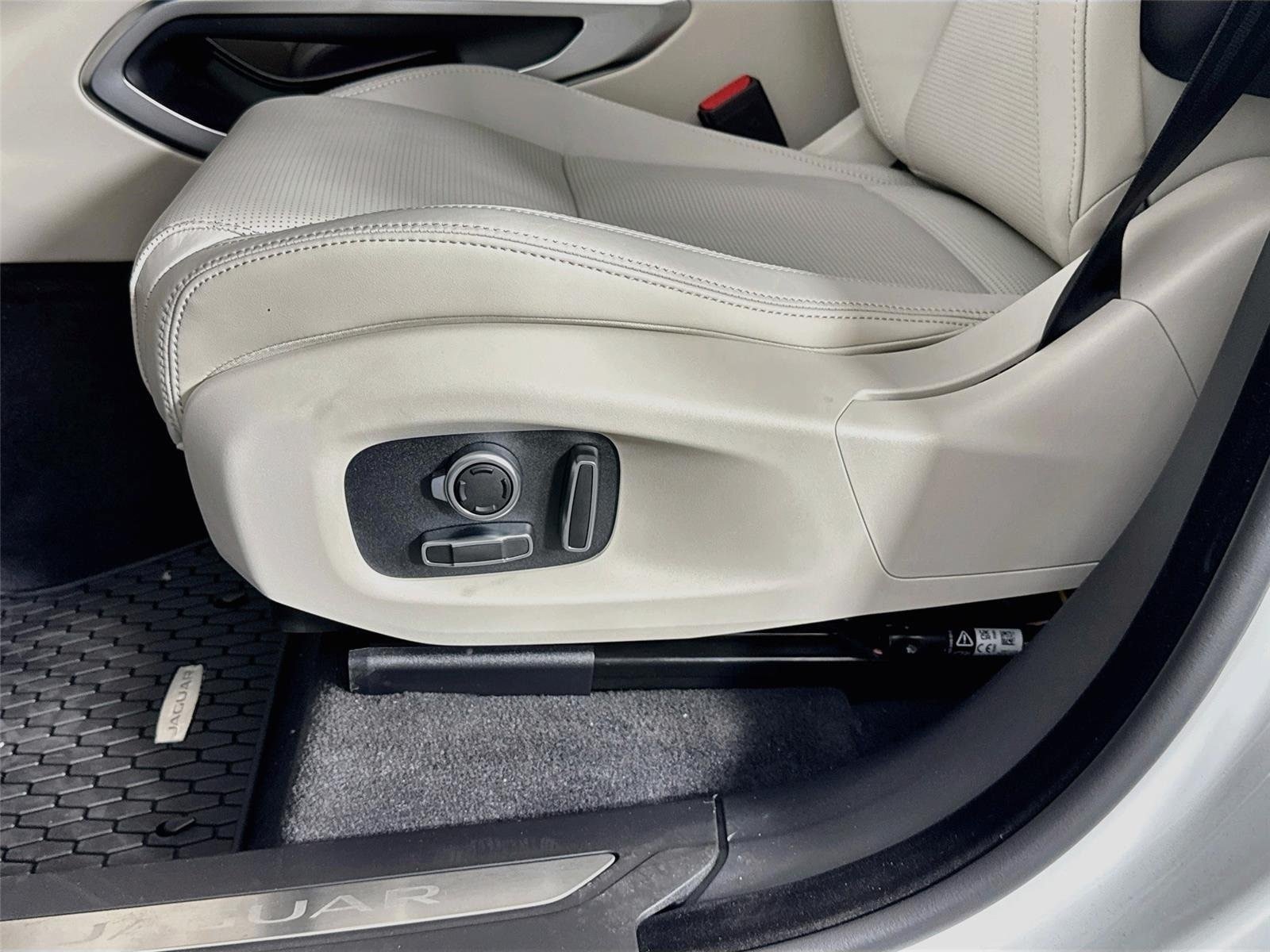 New 2026 Jaguar F-PACE R-Dynamic S AWD/4WD image 22