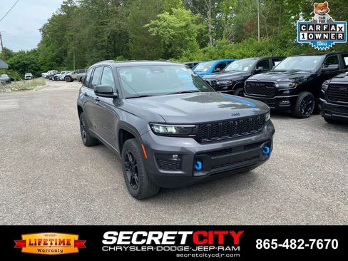 Used 2022 Jeep Grand Cherokee Trailhawk w/ Luxury Tech Group III AWD/4WD image 3