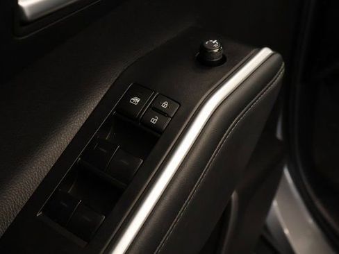 Certified 2025 Toyota Highlander XLE image 11