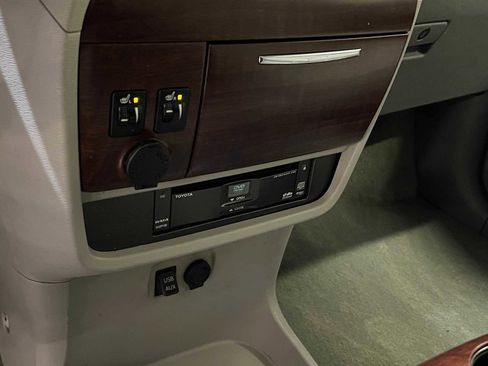 Used 2014 Toyota Sienna XLE image 23