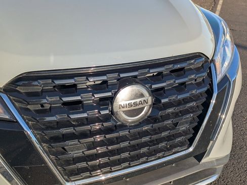 Used 2021 Nissan Kicks SV image 9