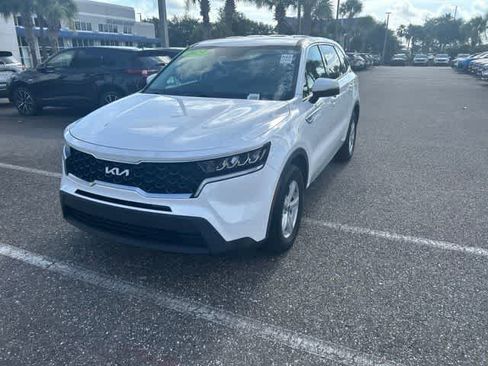 Used 2023 Kia Sorento LX FWD image 3