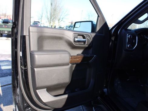 Used 2022 GMC Sierra 1500 SLE w/ X31 Off-Road Package image 18