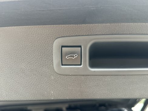 Used 2022 Toyota Highlander XLE FWD image 21
