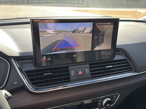 Used 2021 Audi Q5 Premium Plus w/ Premium Plus Package image 18