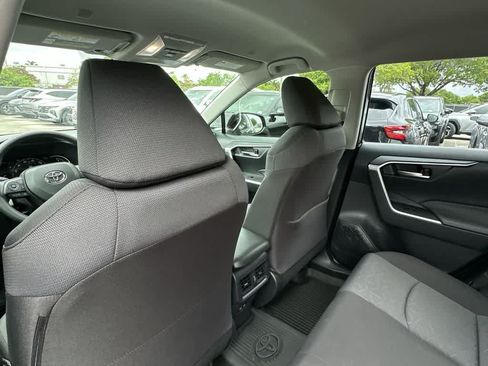 Used 2025 Toyota RAV4 XLE AWD/4WD image 16