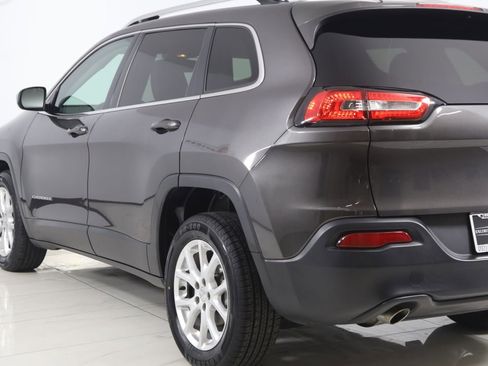 Used 2018 Jeep Cherokee Latitude Plus w/ Cold Weather Group image 21