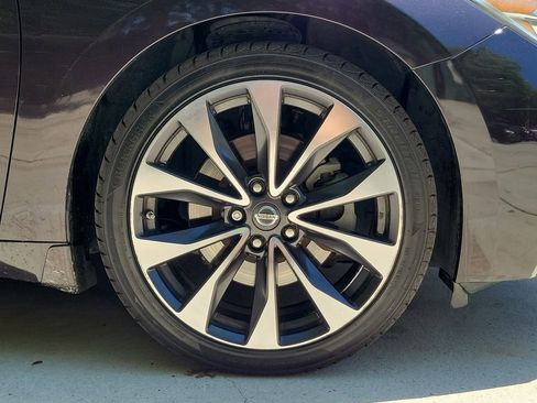 Used 2016 Nissan Maxima SR w/ Interior Lighting Package image 9