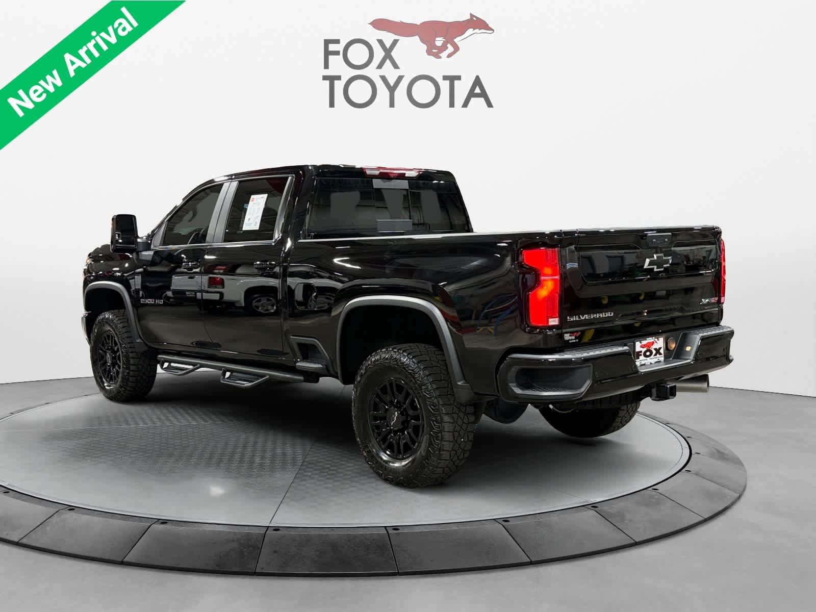 Used 2025 Chevrolet Silverado 2500 ZR2 w/ Technology Package AWD/4WD image 4