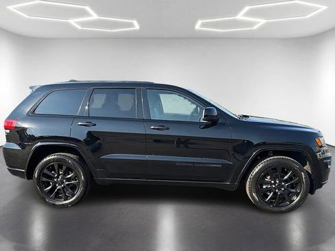 Used 2020 Jeep Grand Cherokee Altitude AWD/4WD image 4