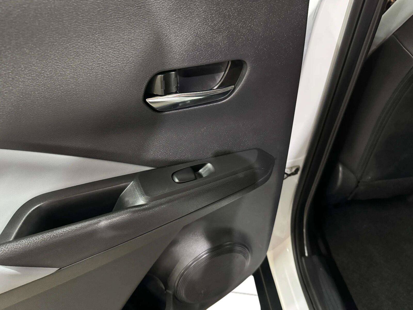 Used 2023 Nissan Kicks SR w/ SR Premium Package FWD image 39