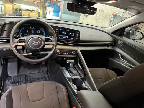 Used 2025 Hyundai Elantra Hybrid FWD image 20