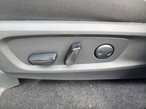 New 2025 Nissan Pathfinder SV w/ Black Appearance Package image 12