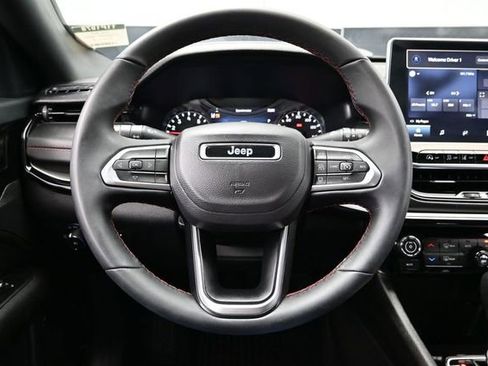Used 2025 Jeep Compass Trailhawk AWD/4WD image 27