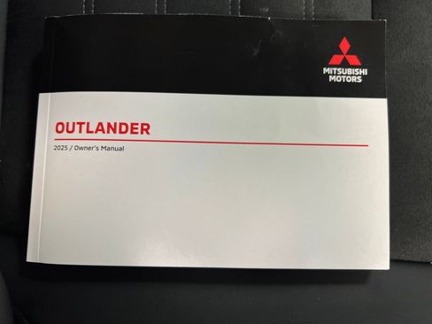 Used 2025 Mitsubishi Outlander SE AWD/4WD image 34