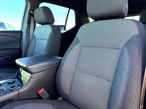 Used 2023 Chevrolet Traverse LT image 13