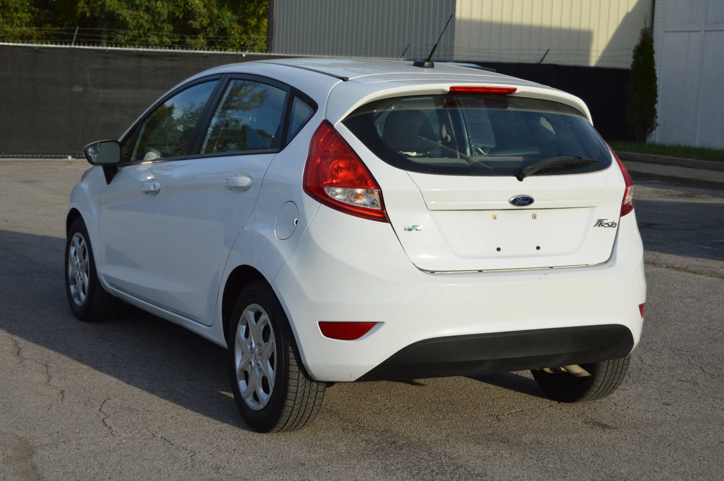 Used 2013 Ford Fiesta SE w/ Super Fuel Economy Pkg FWD image 4