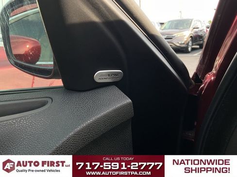 Used 2018 Chrysler 300 Limited RWD image 18