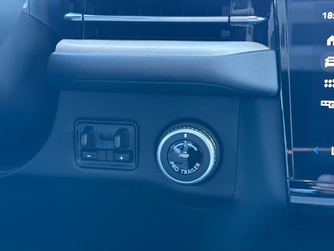 New 2026 Lincoln Navigator L Reserve w/ Jet Appearance Package AWD/4WD image 27