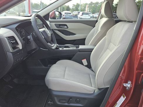 Used 2025 Nissan Rogue SV FWD image 3