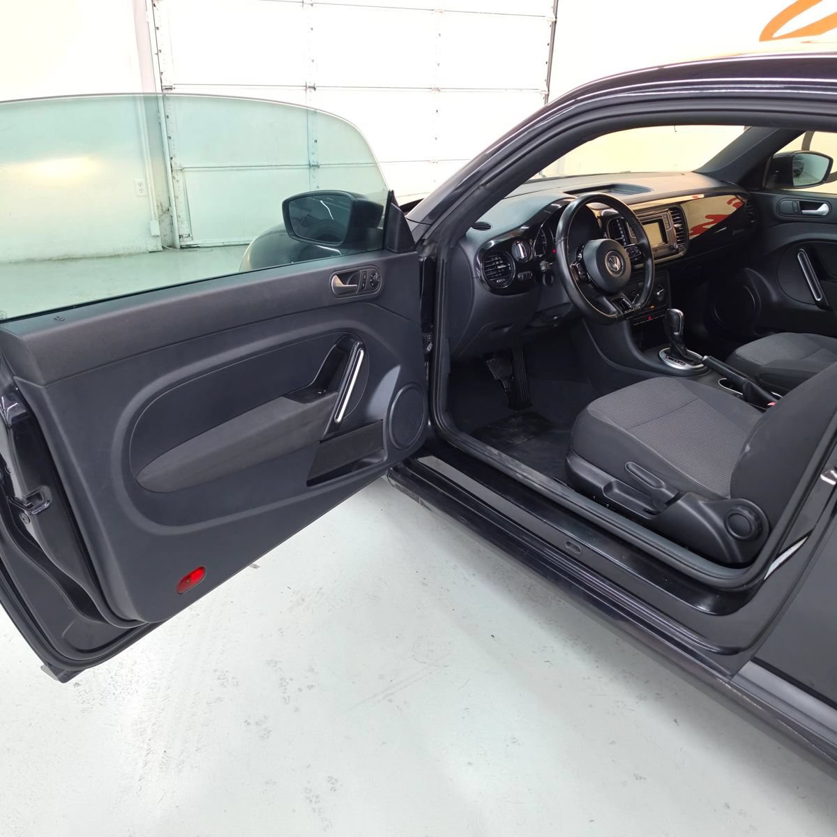 Used 2017 Volkswagen Beetle 1.8T S FWD image 16