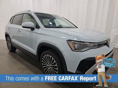 Used 2025 Volkswagen Taos SE image 2