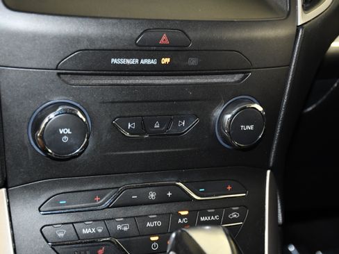 Used 2016 Ford Edge SEL w/ Equipment Group 201A AWD/4WD image 28