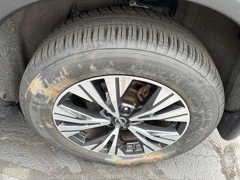 Certified 2023 Nissan Rogue SV w/ SV Premium B Package AWD/4WD image 11