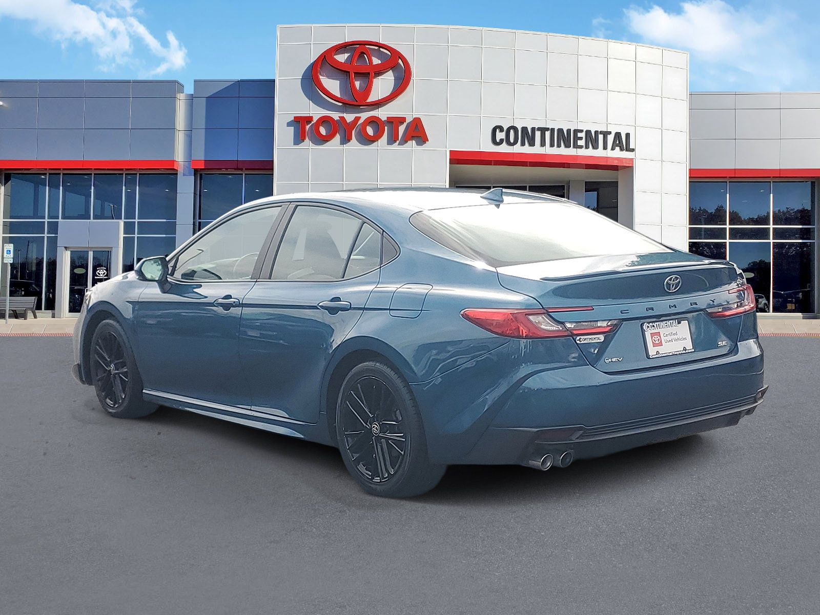 Certified 2025 Toyota Camry SE FWD image 4