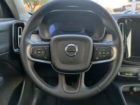 Used 2025 Volvo XC40 B5 Core image 18