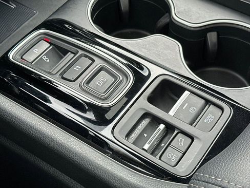 Certified 2024 Honda Pilot Touring image 23