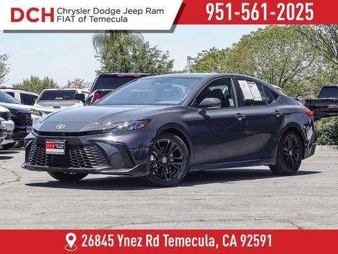 Used 2025 Toyota Camry SE FWD image 1