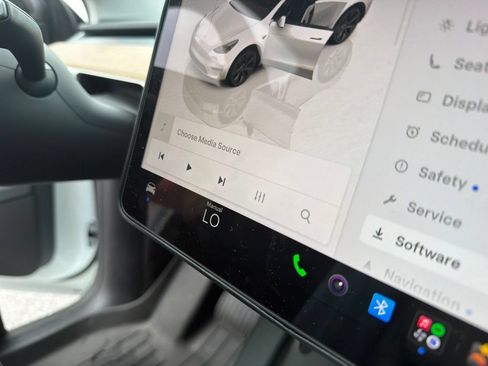 Used 2024 Tesla Model Y Long Range AWD/4WD image 19