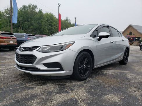 Used 2017 Chevrolet Cruze LT w/ Convenience Package FWD image 3