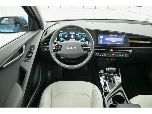 New 2026 Kia Niro EX FWD image 13