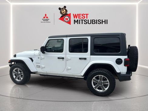 Used 2018 Jeep Wrangler Unlimited Sahara AWD/4WD image 3
