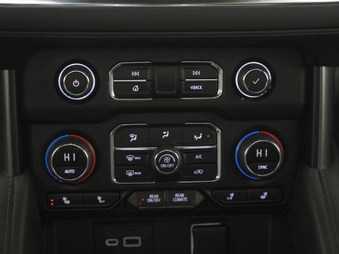 Used 2023 Chevrolet Suburban LT image 20