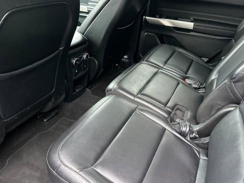 Used 2020 Ford Explorer XLT w/ Equipment Group 202A image 11