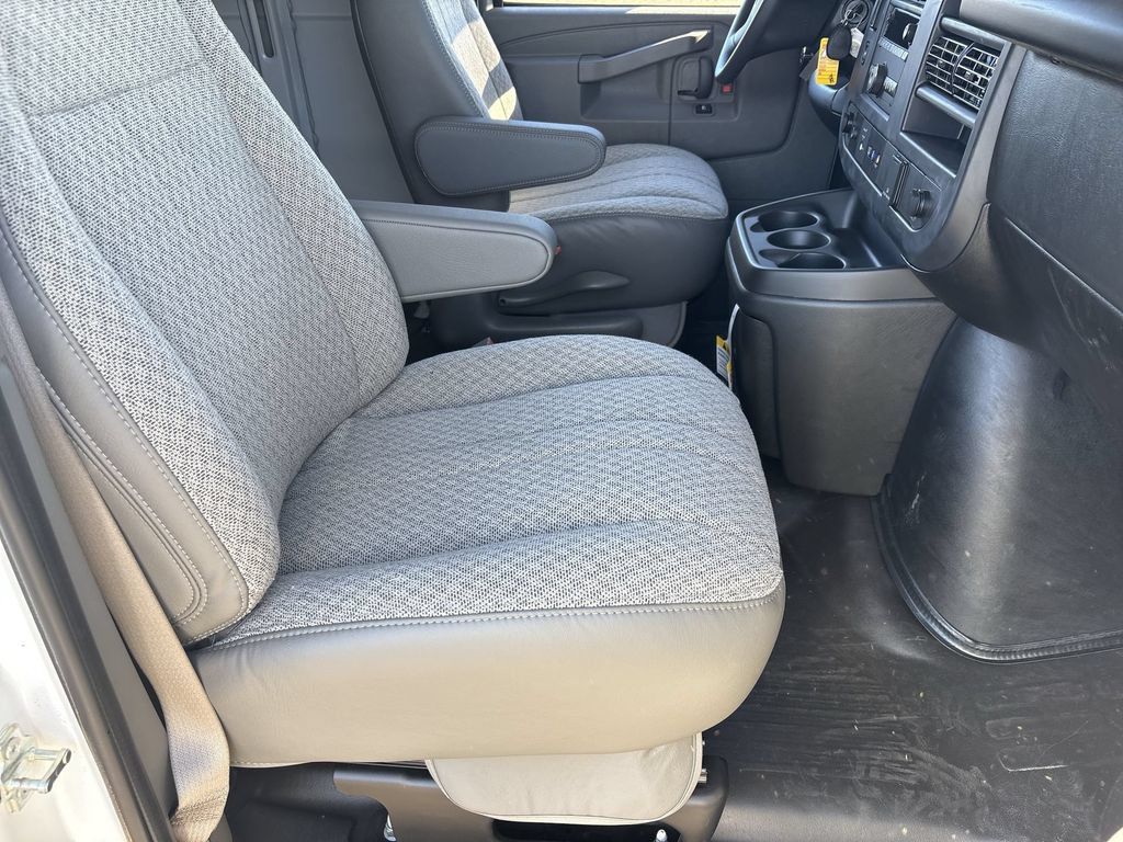 New 2025 GMC Savana 2500 Extended w/ Driver Convenience Package RWD image 27