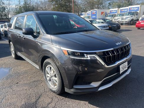 Used 2024 Kia Carnival LX image 5