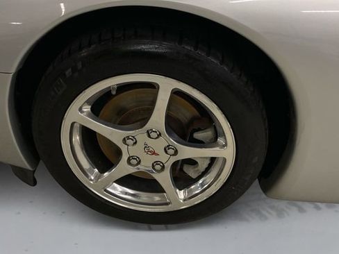 Used 2001 Chevrolet Corvette Coupe w/ Preferred Equipment Group2 RWD image 18
