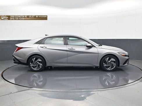 Certified 2024 Hyundai Elantra SEL w/ Convenience Package FWD image 4