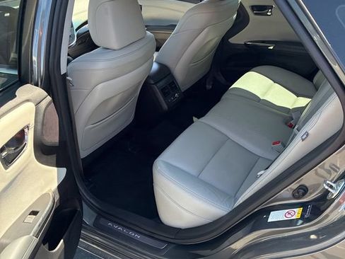 Used 2018 Toyota Avalon Limited w/ Carpet Mat Package FWD image 5