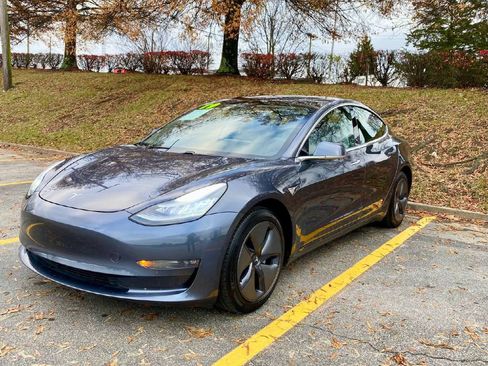 Used 2019 Tesla Model 3 image 2