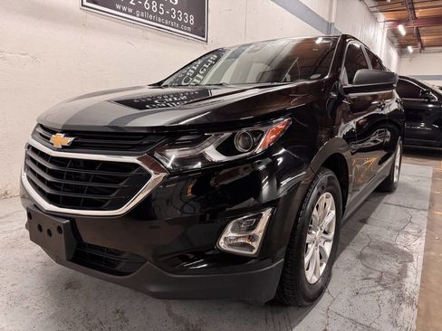 Used 2020 Chevrolet Equinox LS w/ LS Convenience Package image 2