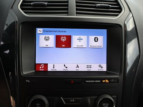 Used 2019 Ford Explorer XLT w/ Equipment Group 202A AWD/4WD image 21